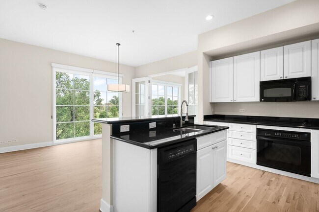 Building Photo - Updated 2BD, 2BA Condo Overlooking Denver Country Club