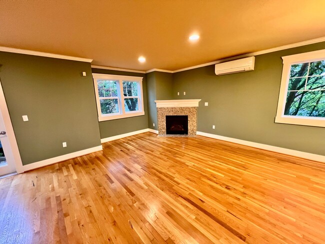 Building Photo - Spacious Greenwood townhouse - Available now!