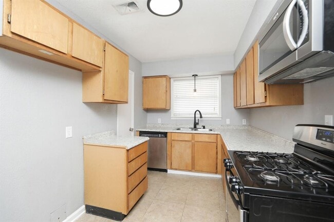 Building Photo - 3218 Cedarcrest Dr
