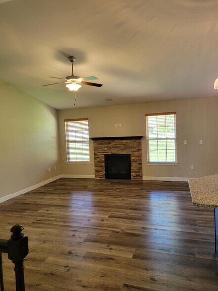 Building Photo - 5803 Executive Plaza Dr