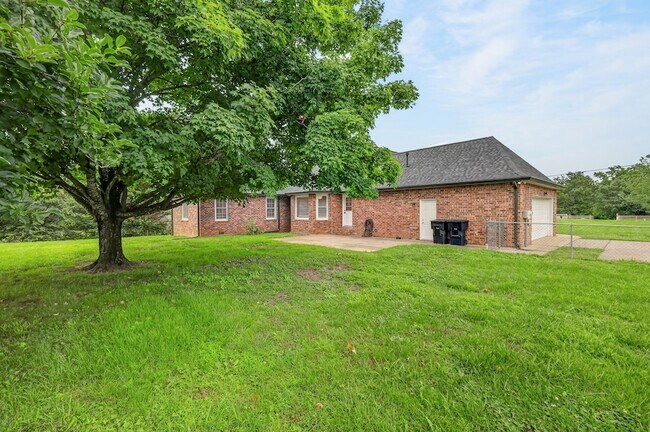 Building Photo - 1015 Brinkley Rd