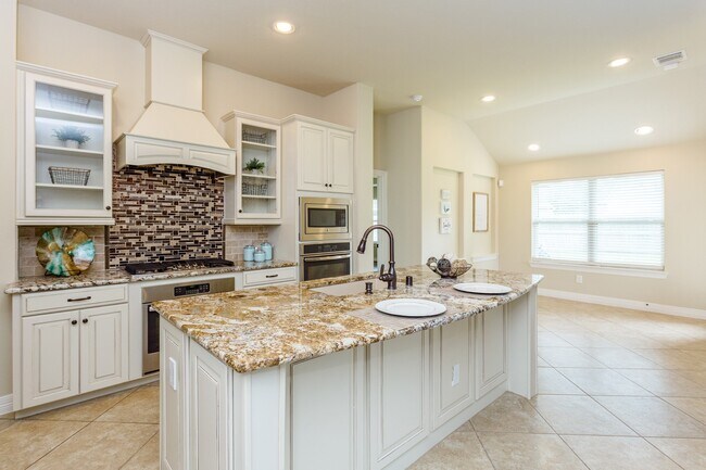 Building Photo - 6122 Garden Lakes Ln