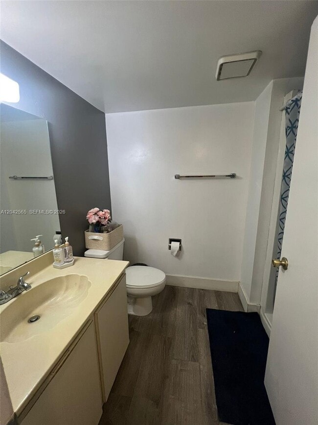 Building Photo - 9429 Fontainebleau Blvd