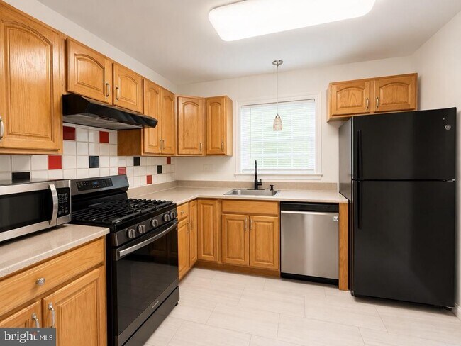 Building Photo - 14761 Ealing Ct