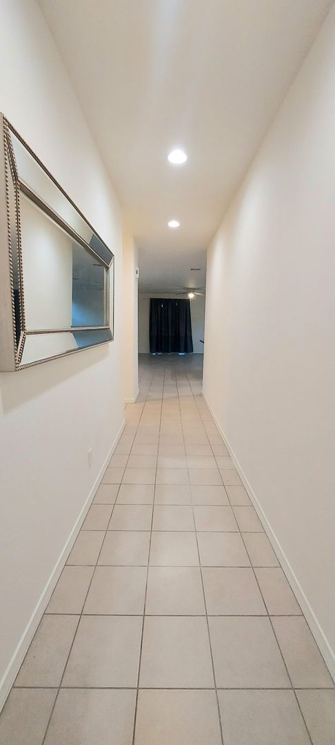 Building Photo - "COMING SOON" Lovely 3 Bedroom Home in Gre...