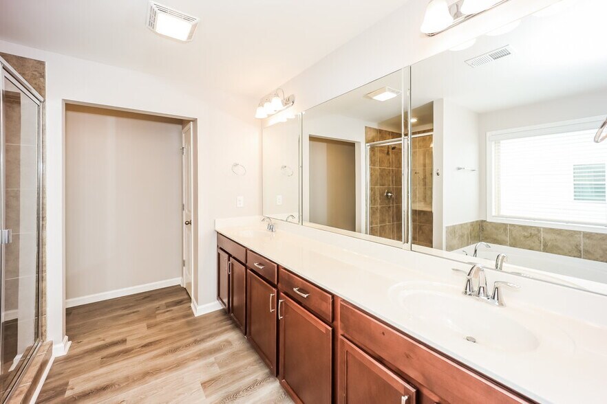 Building Photo - 3232 Baylor Cir