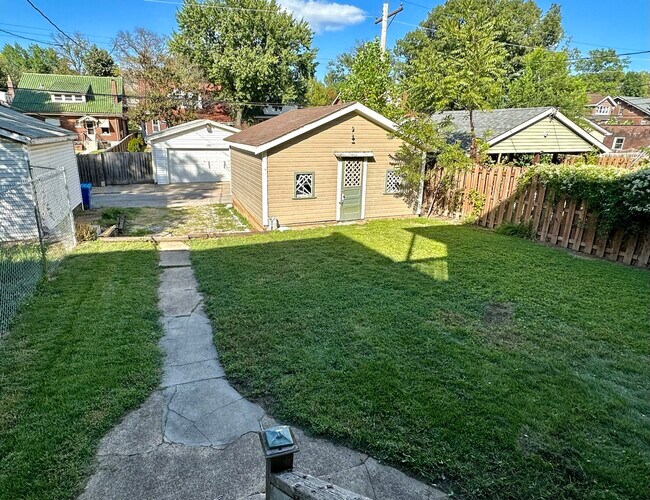 Building Photo - 735 Dover Pl