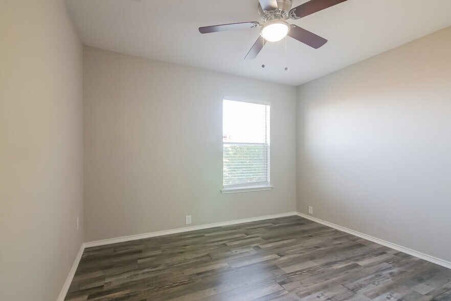 Building Photo - 1006 Zachary Dr