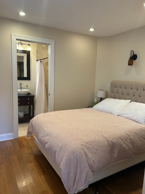 Building Photo - 403 W Eugenie St