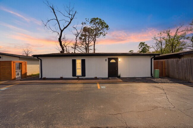 Building Photo - 4102 Sherwood Ln