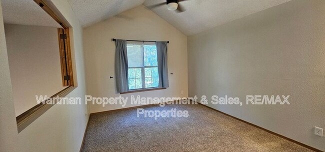 Building Photo - 2039a Palm Dr