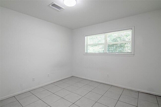 Building Photo - 604 Hayman St