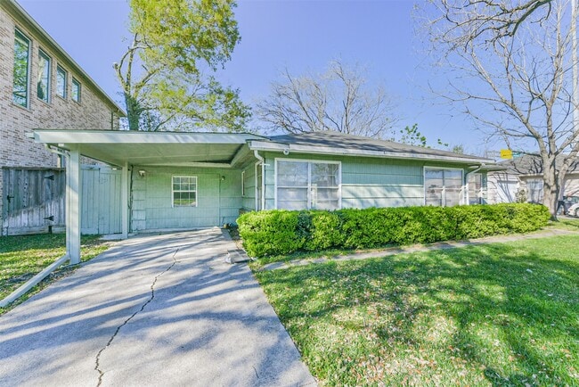 Building Photo - 4710 Wedgewood Dr