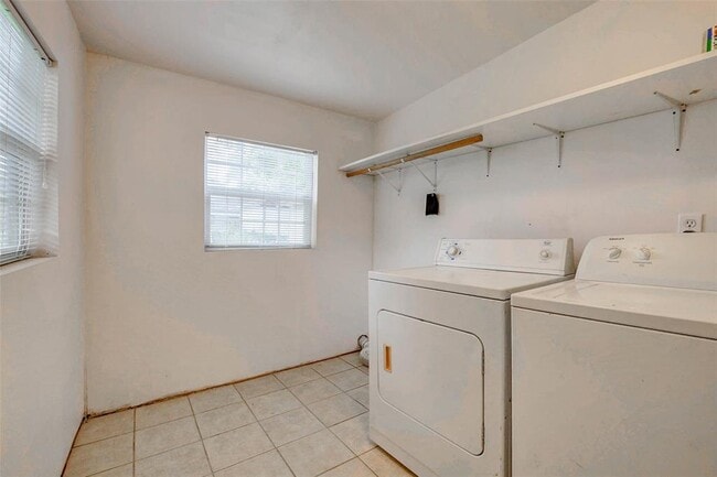 Building Photo - 5644 McCormick St