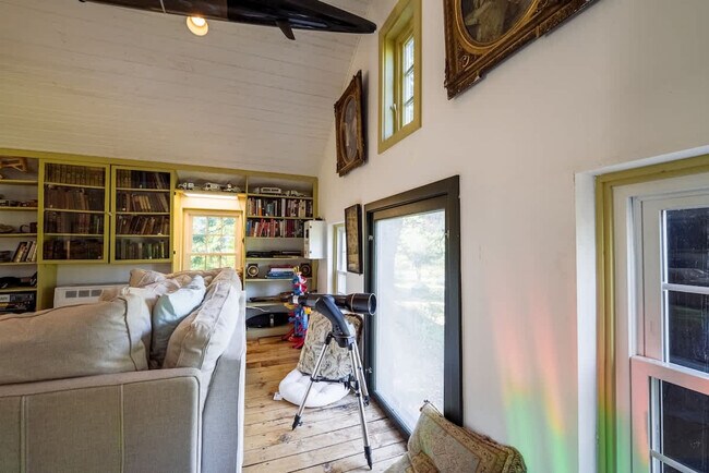 Building Photo - 1357 Canal Rd