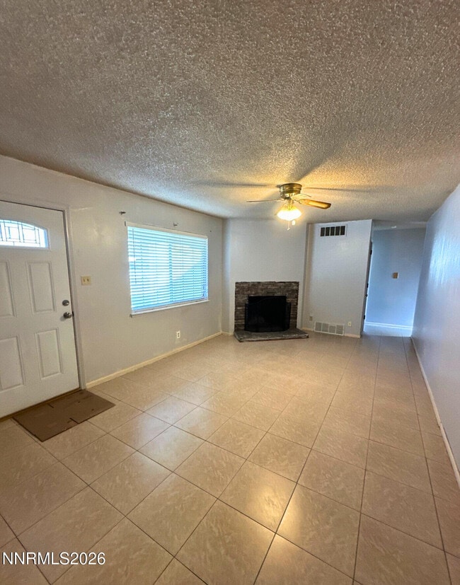 Building Photo - 39 E K St