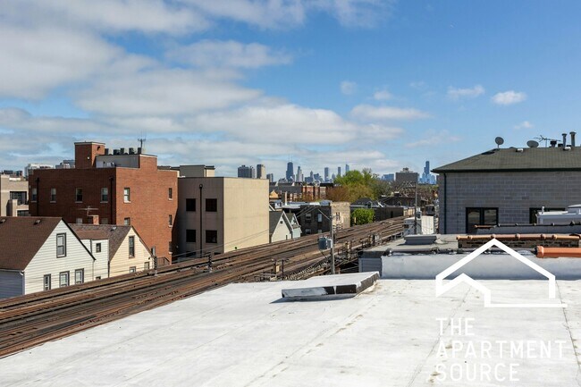 Building Photo - 3739 N Sheffield Ave