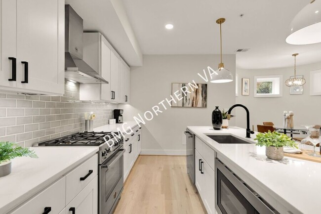 Building Photo - 2829 13th St NW