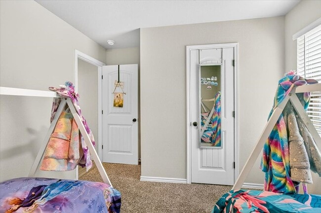 Building Photo - 8121 Cattlemen Dr