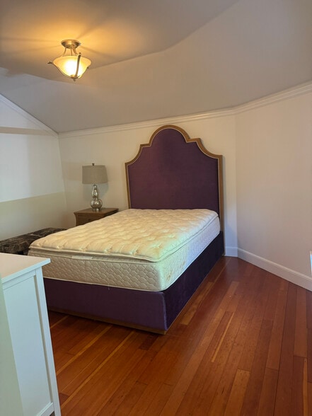 Building Photo - 2141 Forest View Ave