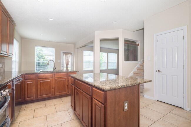 Building Photo - 26114 Sandersgate Ln