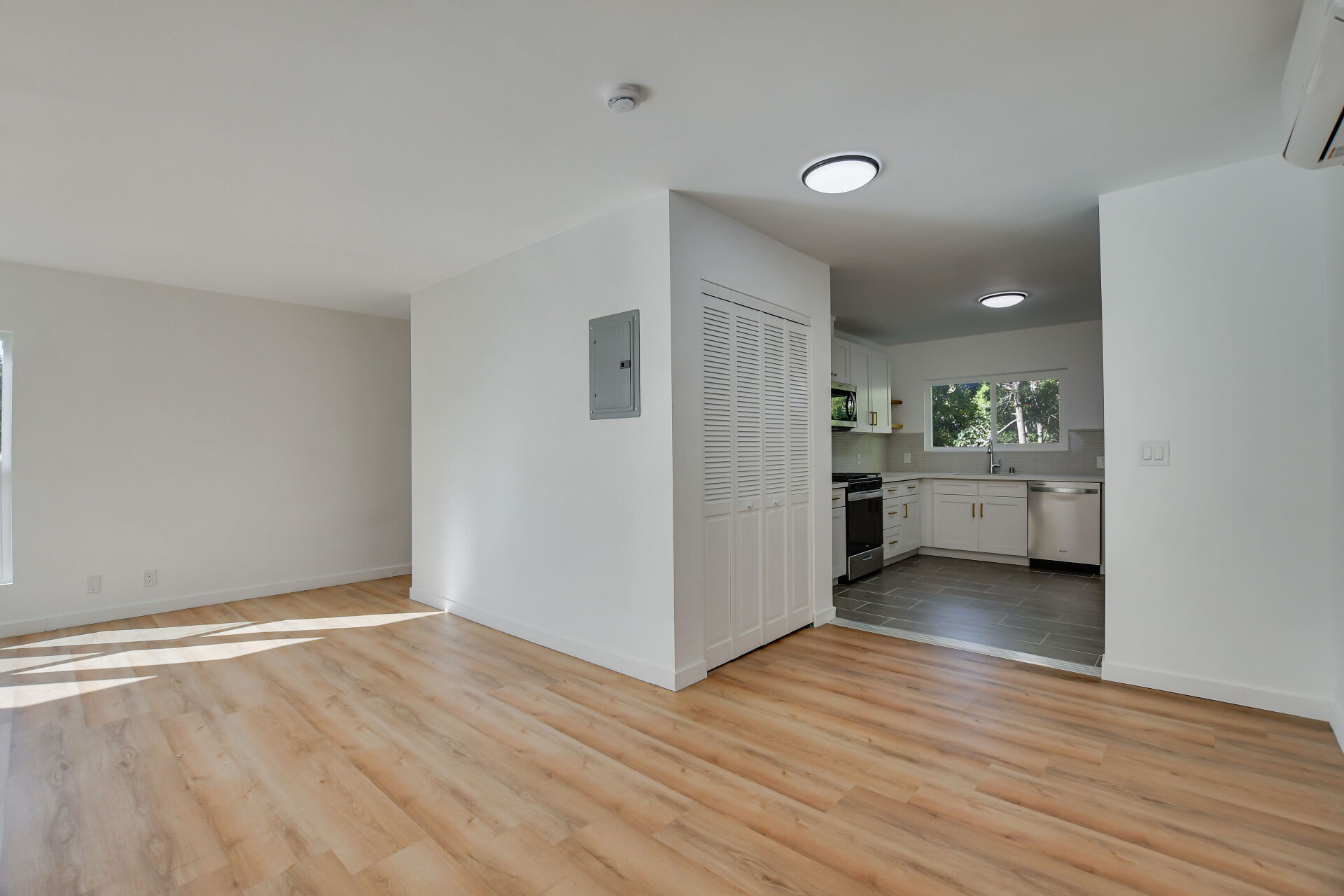 Building Photo - 2005 21st St