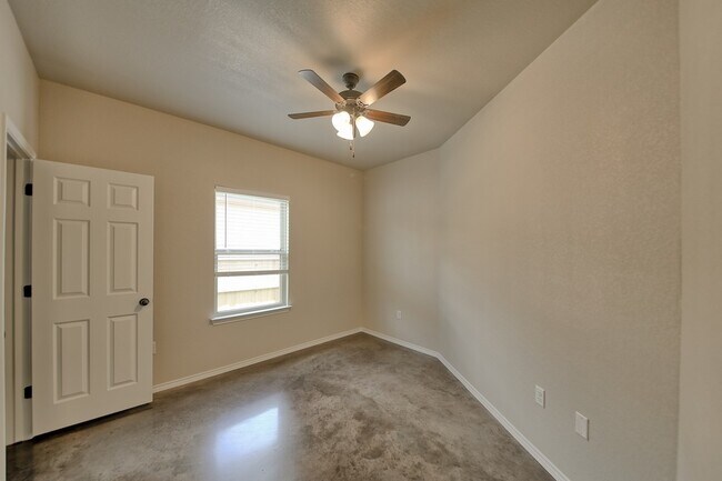 Building Photo - GORGEOUS 3 BEDROOM DUPLEX LOCATED IN BUDA, TEXAS!