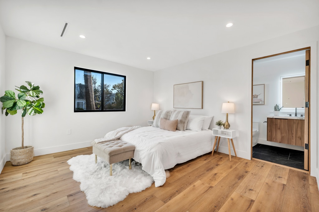 Building Photo - 651 N Wilton Pl