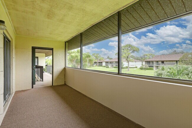 Building Photo - 6299 Chasewood Dr