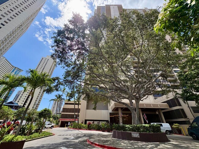 Building Photo - Available Now- 1 BED/1 BATH/2 PRKG in Chateau Waikiki! ALL Utilities Included, 6 Mo. Lease, Fully...