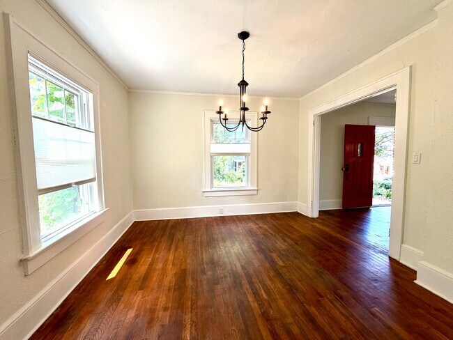 Building Photo - Central - Beautiful 1920's Traditional Brick Home, Newly Renovated