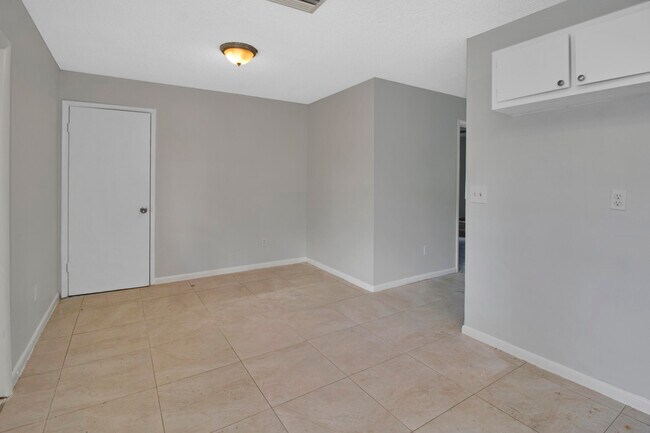 Building Photo - 3040 Martin Ave