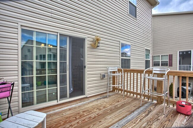 Building Photo - 3 bedroom townhome