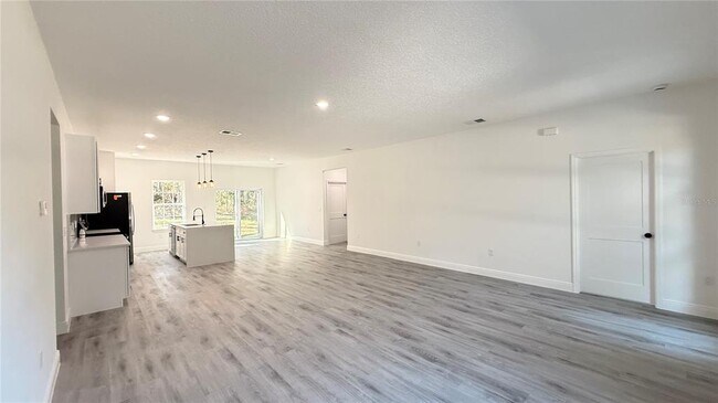 Building Photo - 7432 N Cricket Dr