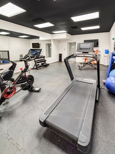 Building Photo - 7447 Royal St