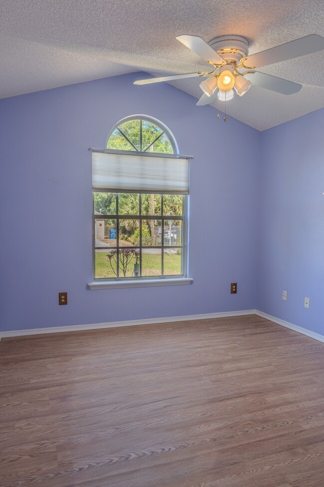 Building Photo - 1011 Shayler Ave