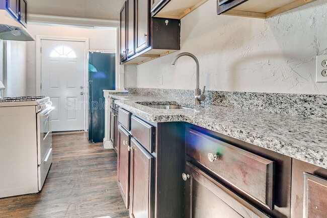 Building Photo - 944 East Dr