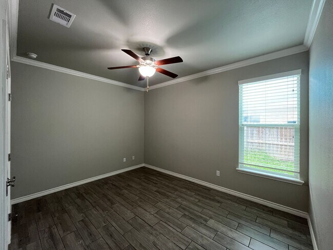 Building Photo - WALKING DISTANCE FROM OSO BAY WETLAND PRES...