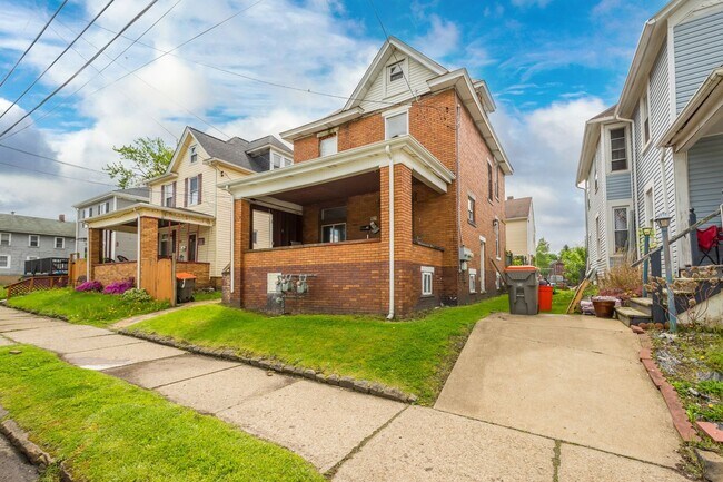 Building Photo - 921 15th St
