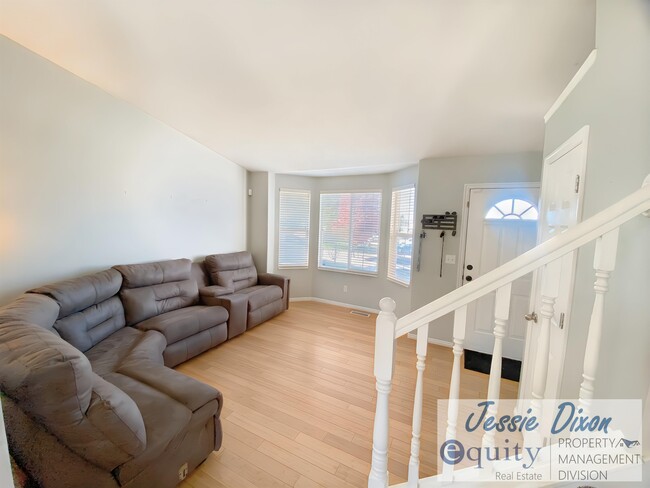 Building Photo - 2014 Jenny Ln.