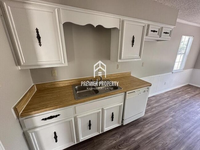 Building Photo - 6016 Rosewind Cir W