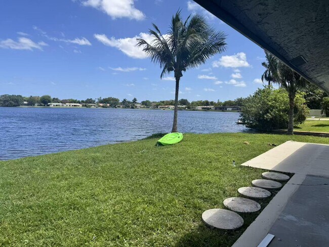 Building Photo - 1600 SW 72nd Ave