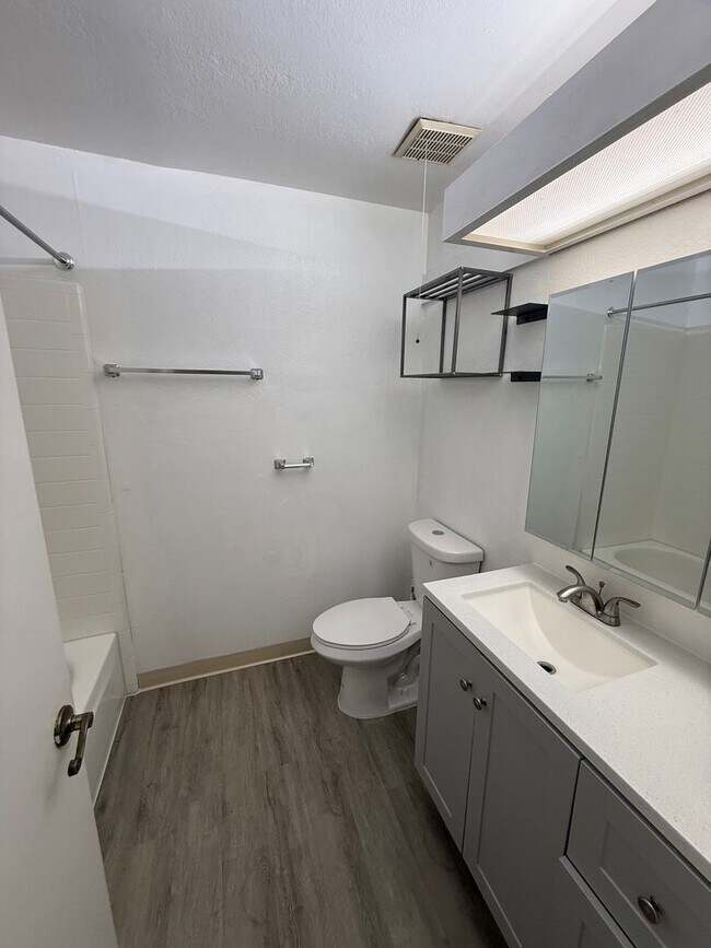 Building Photo - Upgraded 2 Bedroom One Bath Condo in Cambrian