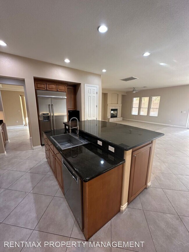 Building Photo - 4 br, 4.5 bath House - 2743 S MILLER LN