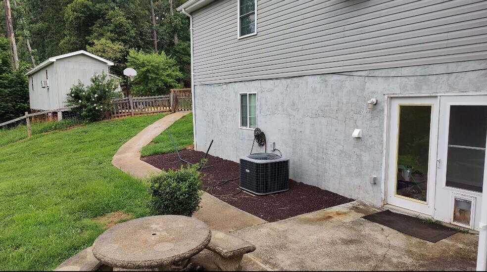 sidewalk down to entry door - 40 Serenity Ln