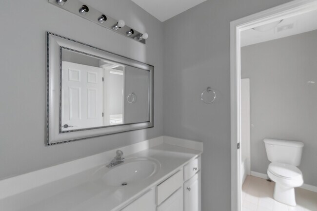 Building Photo - 13065 Tidewater Crossing