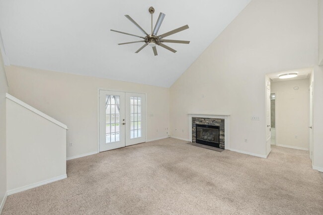 Building Photo - 305 Parkwood Pl