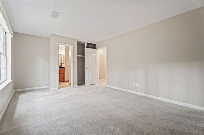 Building Photo - 4930 Heritage Trace Ct