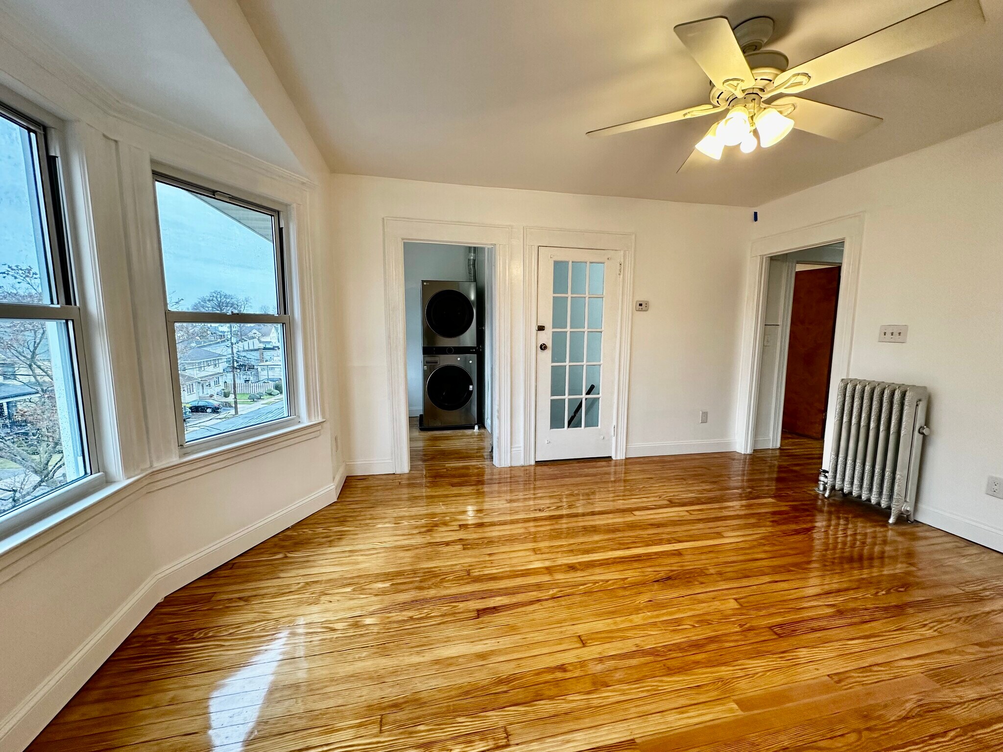 Laundry in unit - 227 Hamilton Ave