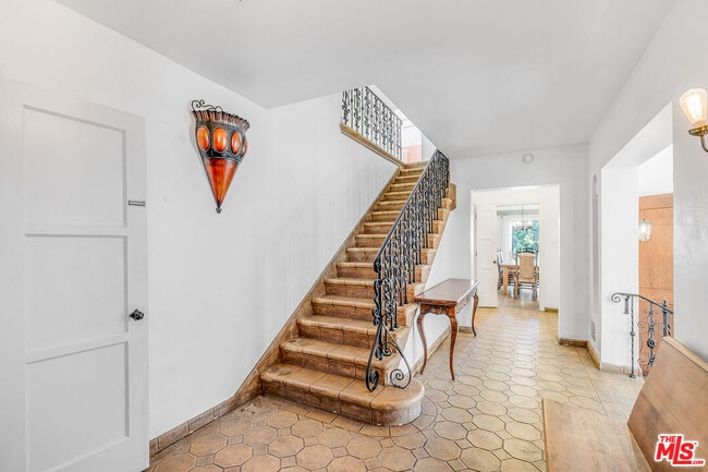 Building Photo - 1530 Valley View Rd